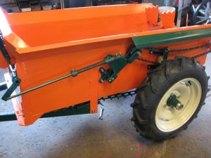 ez-manure-spreader-side
